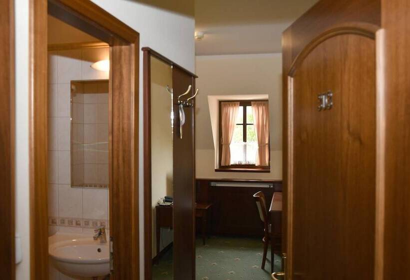 Отель Buchlovice