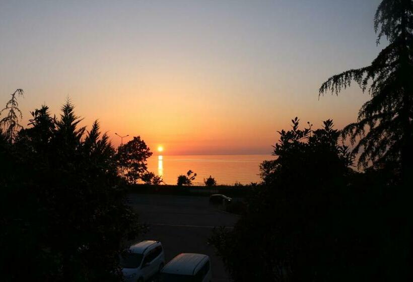 בית מלון כפרי Lazlakar