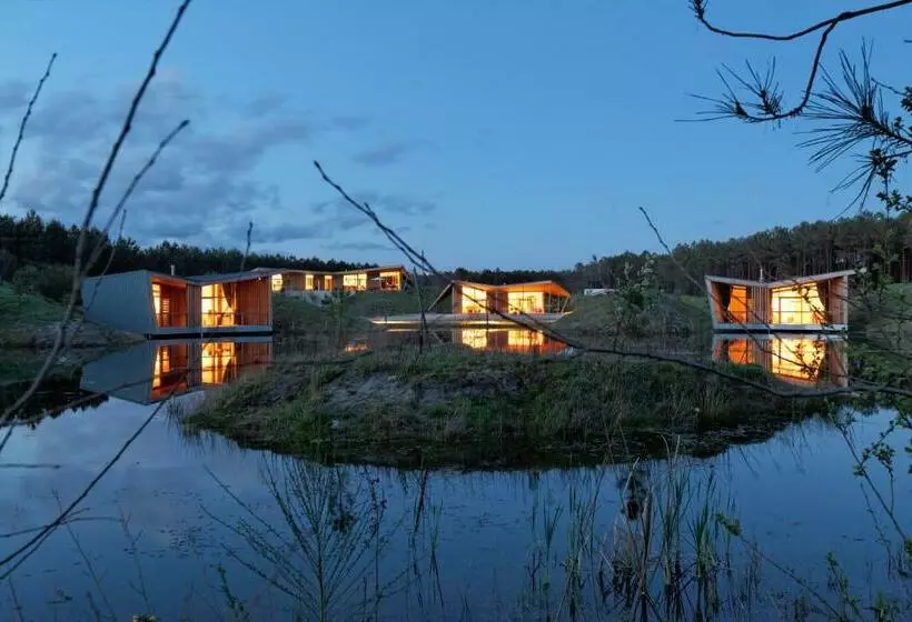 Hotelli Les échasses Golf & Surf Eco Lodge