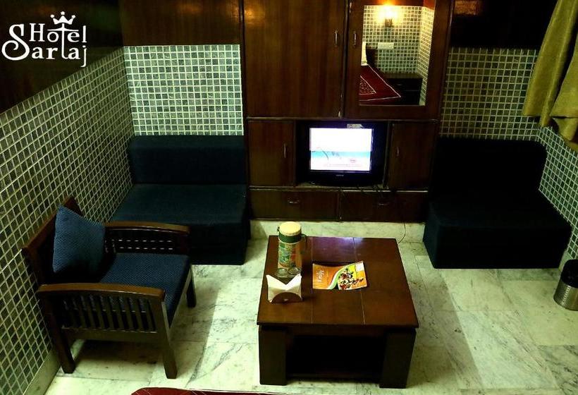 ホテル Sartaj