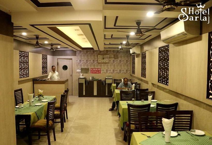 ホテル Sartaj