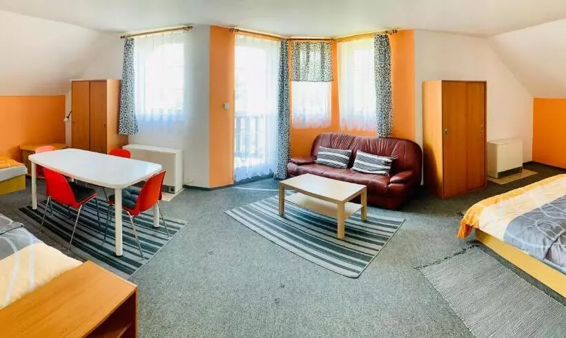 Majatalo Apartmány Na Horce