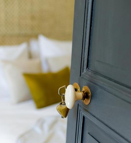 بنسيون Aux Couleurs De Neuvy