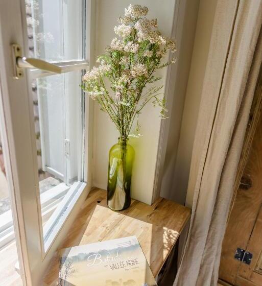 بنسيون Aux Couleurs De Neuvy