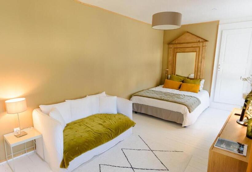 بنسيون Aux Couleurs De Neuvy