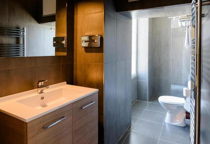 بنسيون Aux Couleurs De Neuvy