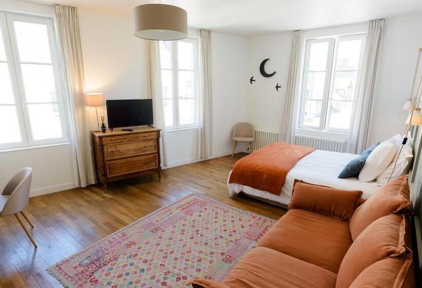 بنسيون Aux Couleurs De Neuvy