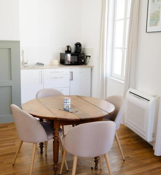 بنسيون Aux Couleurs De Neuvy