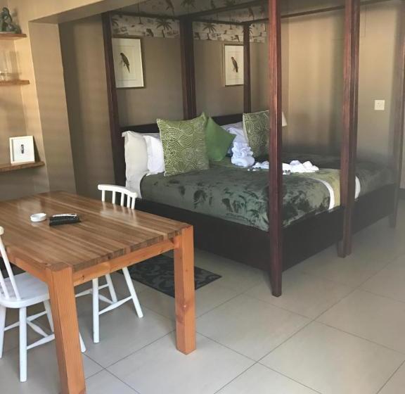 بنسيون De Charmoy Estate