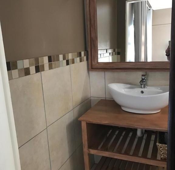 بنسيون De Charmoy Estate