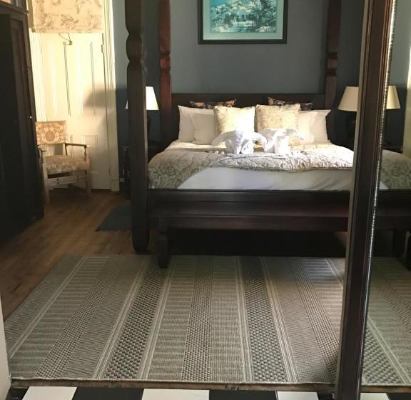 بنسيون De Charmoy Estate