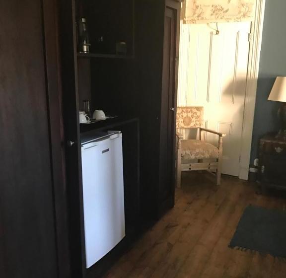 بنسيون De Charmoy Estate