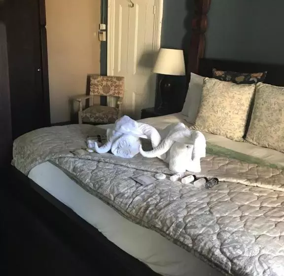 Majatalo De Charmoy Estate