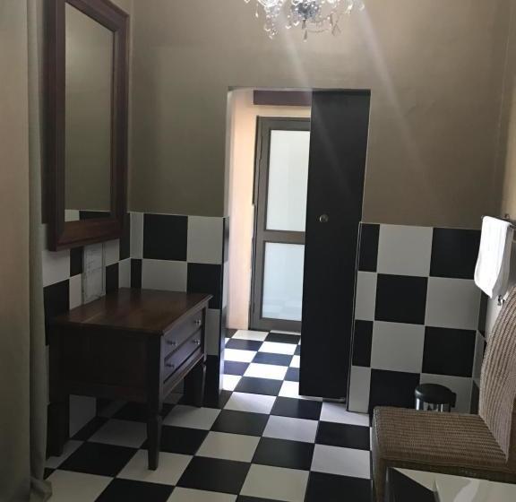 بنسيون De Charmoy Estate