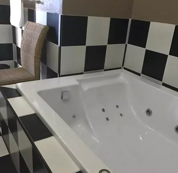 Majatalo De Charmoy Estate