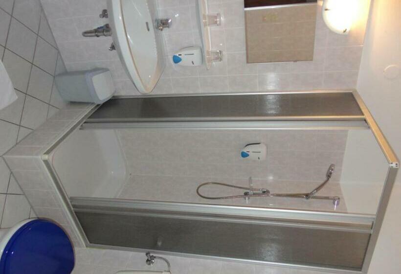 펜션 Landgasthof Zum Alten Weinstock