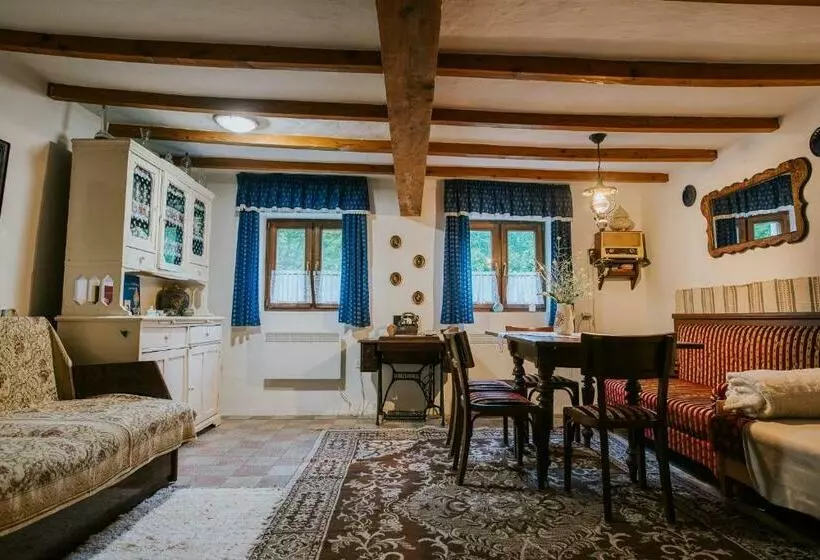 Majatalo Nyugalom Az Erdő Közepén Ruzsa