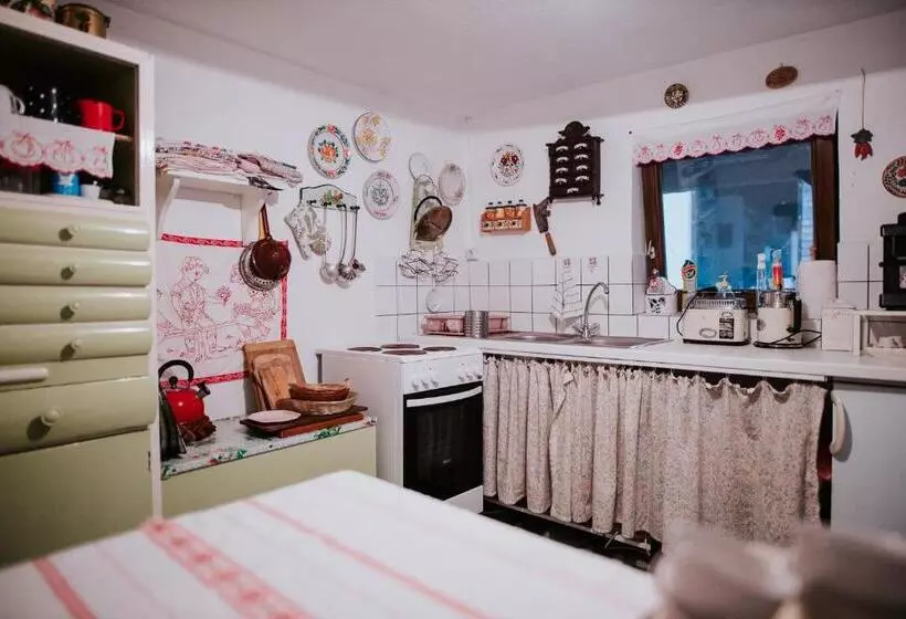 Majatalo Nyugalom Az Erdő Közepén Ruzsa