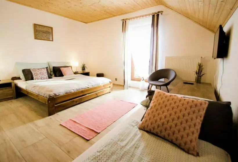 Majatalo Penzion Na Americe