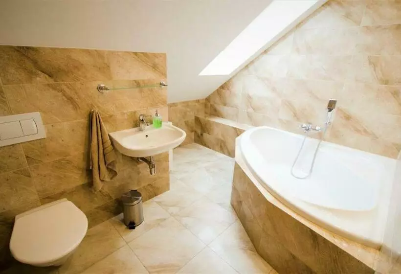 Majatalo Penzion Na Americe