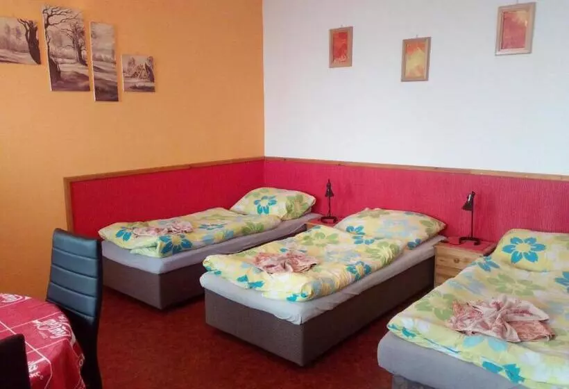 Majatalo Penzion Rajf