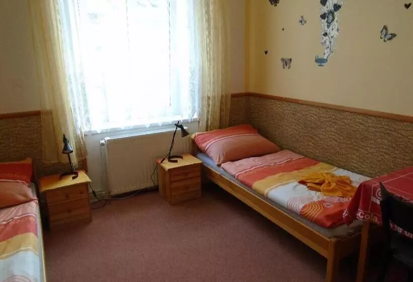 Majatalo Penzion Rajf