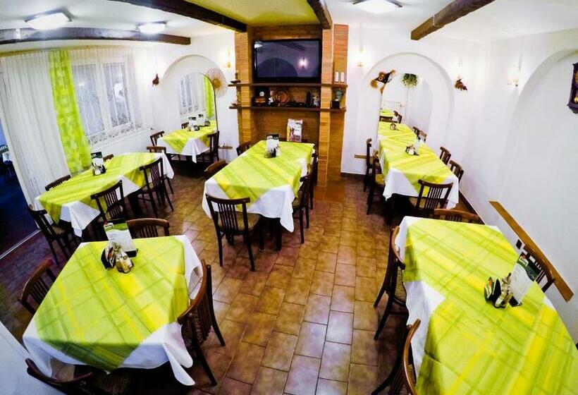 ペンション Penzion U Králíků