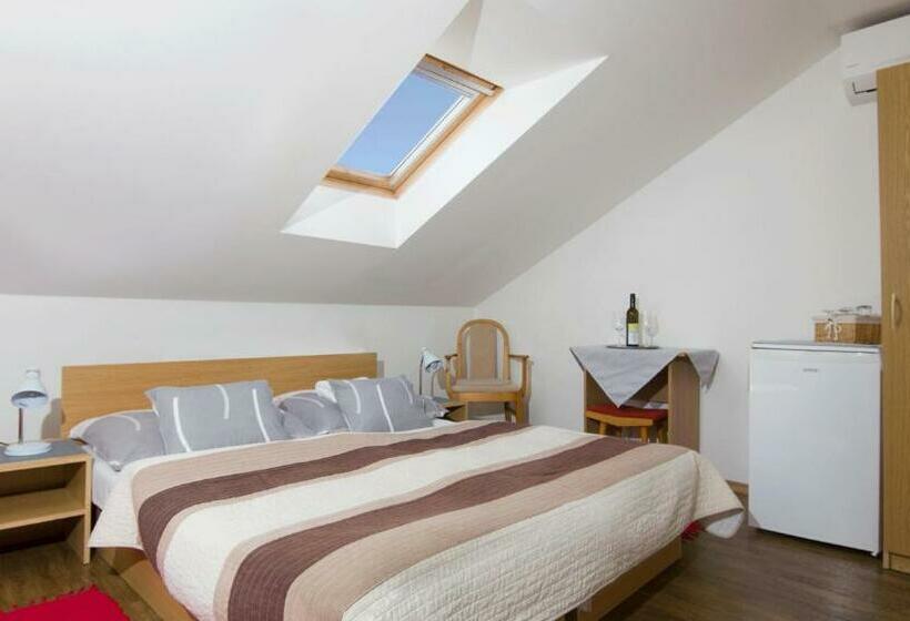 ペンション Penzion U Králíků