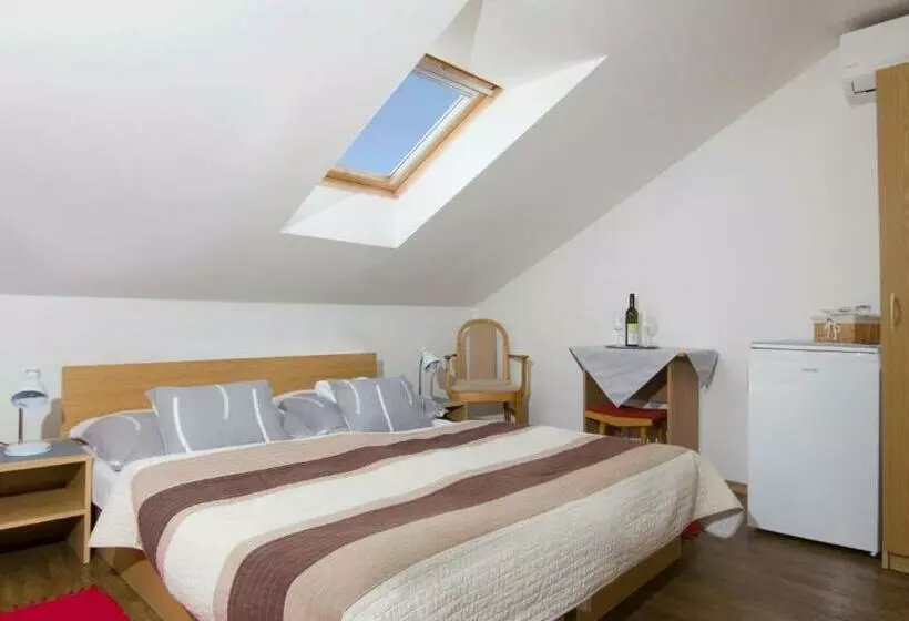 ペンション Penzion U Králíků