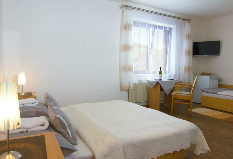 ペンション Penzion U Králíků