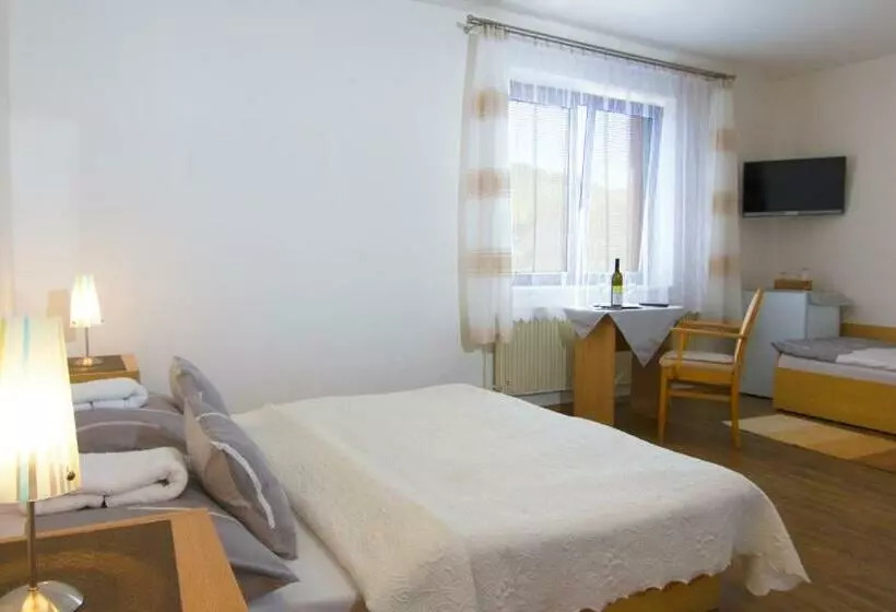 ペンション Penzion U Králíků