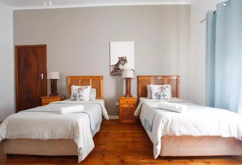 Majatalo Steytlerville Royal