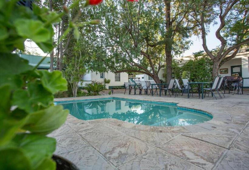 بنسيون Steytlerville Royal