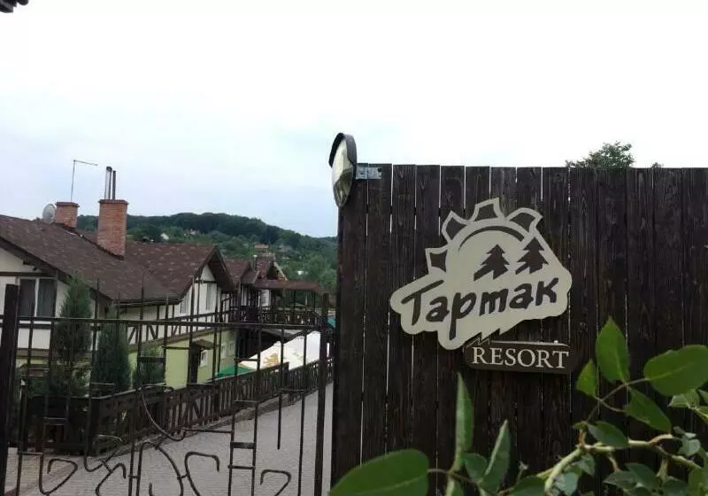 Retkeilymaja Tartak Resort