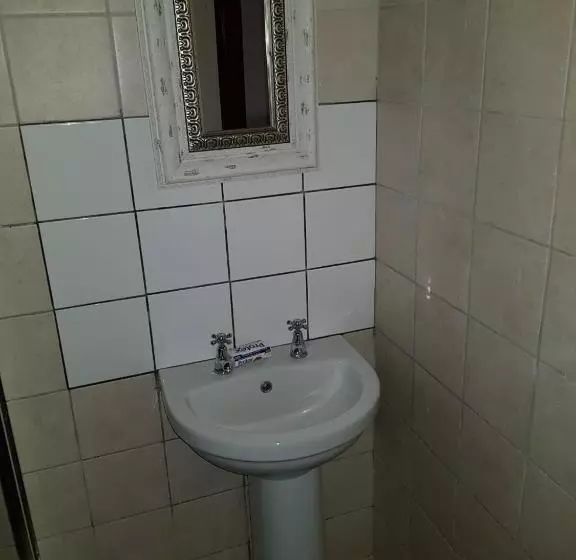 Aamiaismajoitus (B&B) Schweizer Guesthouse