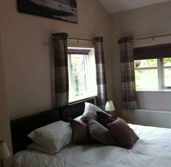 민박 The Cholmeley Arms