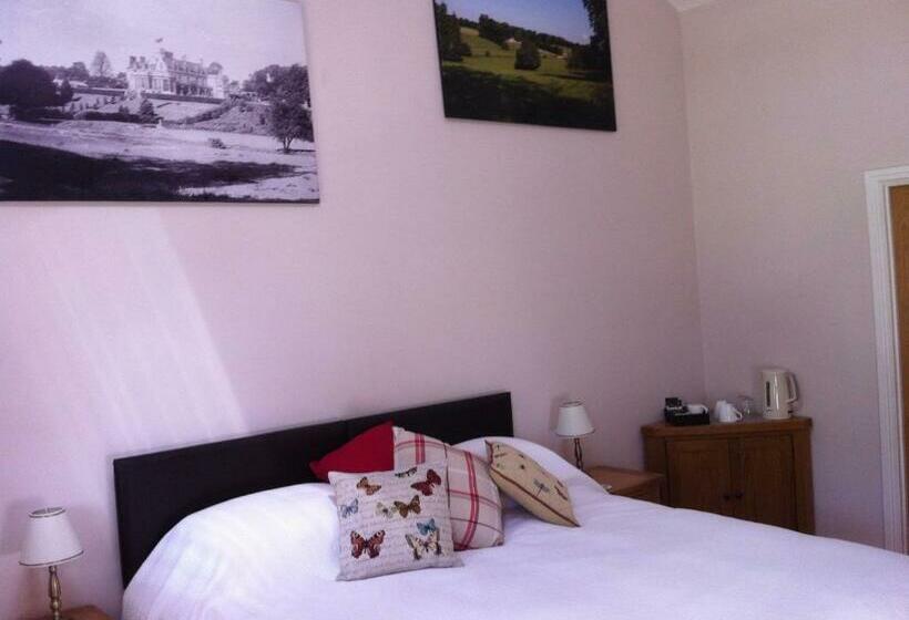 민박 The Cholmeley Arms