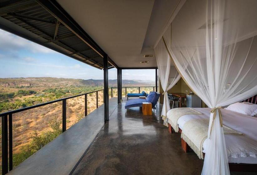 Hotel The Outpost & Pel S Post