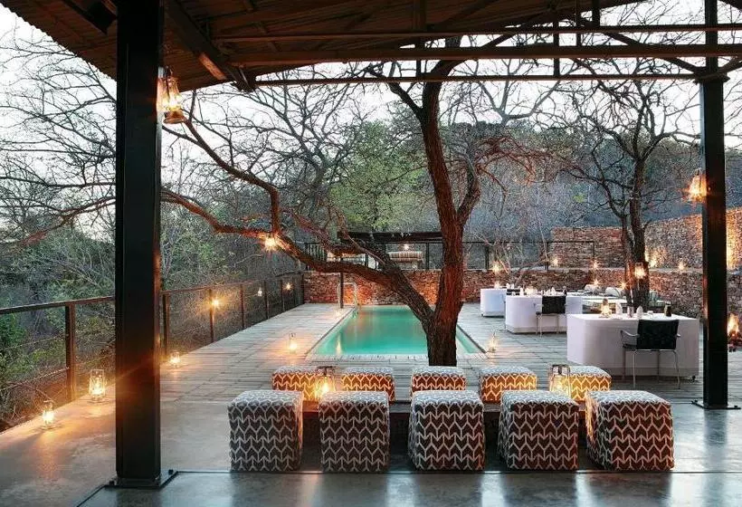 ホテル The Outpost & Pel S Post