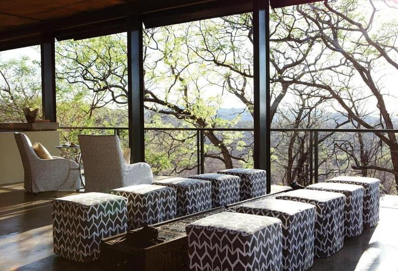 Hotel The Outpost & Pel S Post