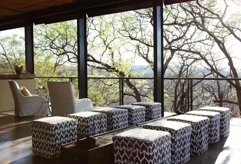 ホテル The Outpost & Pel S Post