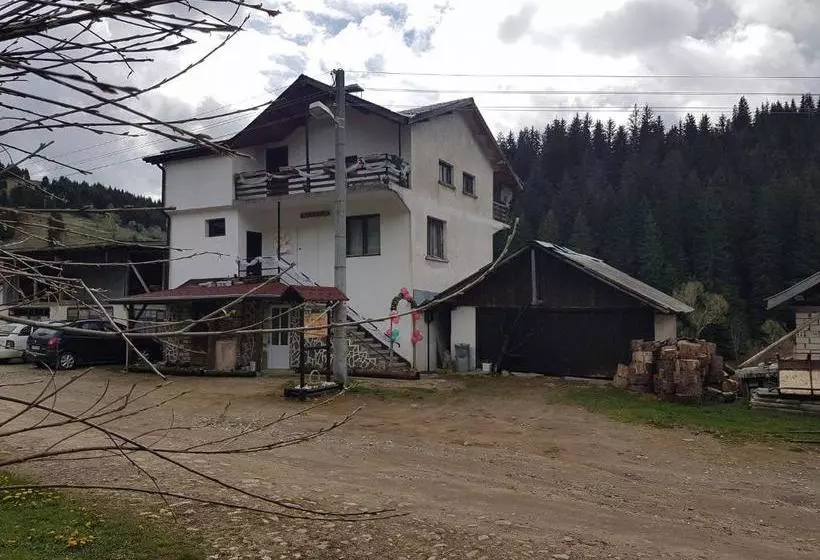 Majatalo Kuma Lissa Guest House