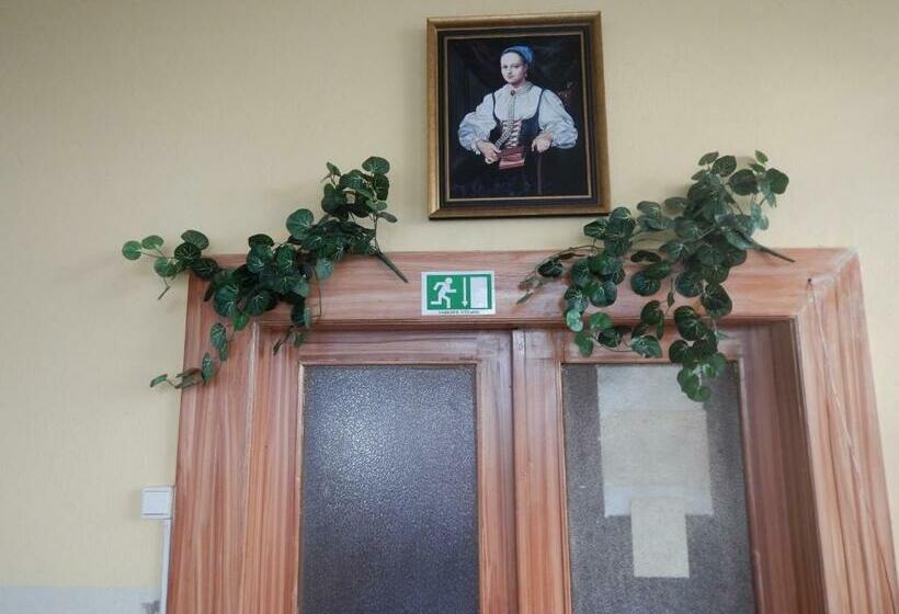 بنسيون Penzión A Reštaurácia Pod Hradom, Turńa Nad Bodvou