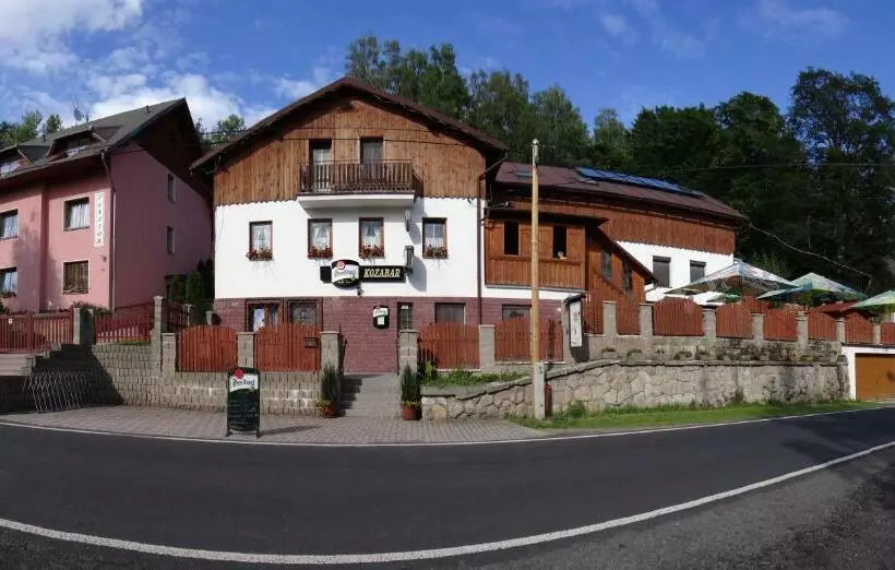 Majatalo Penzion Kozabar