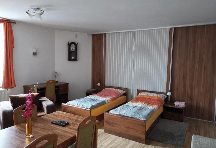 Panzió Penzion Pod Zámkem