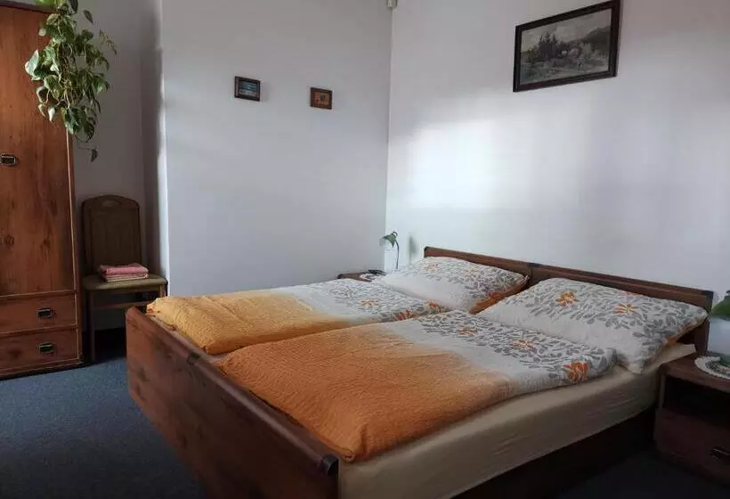 Majatalo Penzion Pod Zámkem