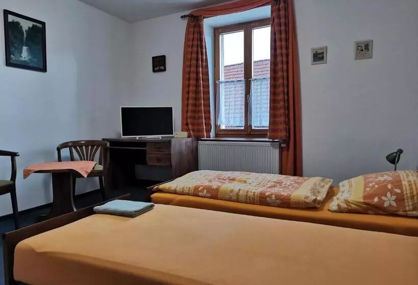 Majatalo Penzion Pod Zámkem