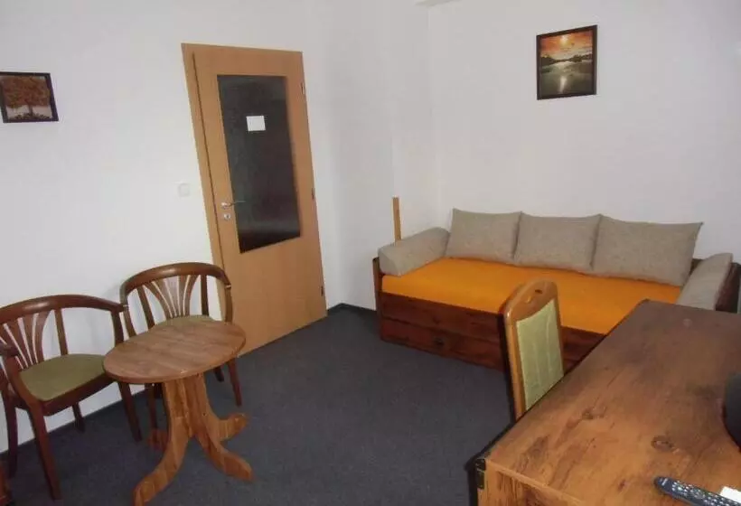 Majatalo Penzion Pod Zámkem