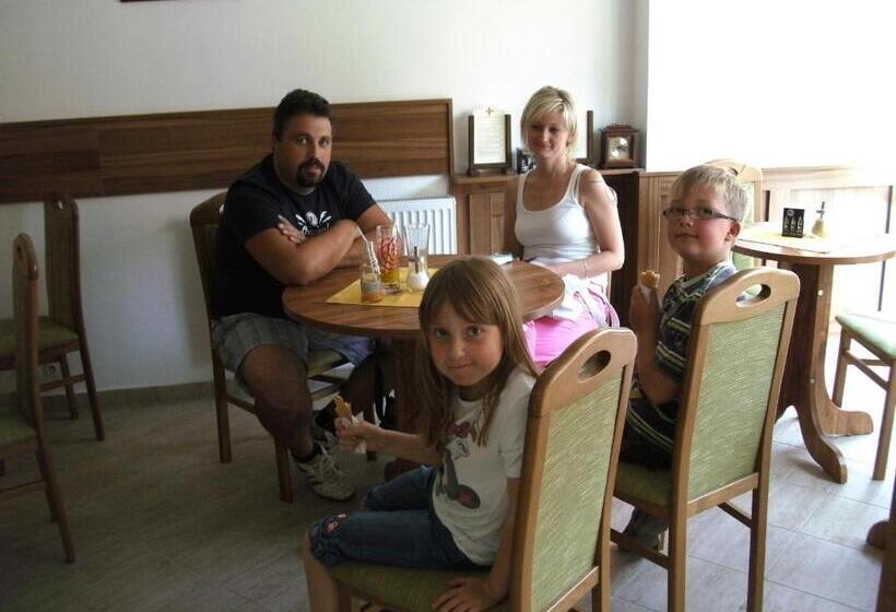 Panzió Penzion Pod Zámkem