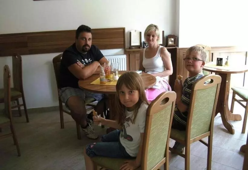 Majatalo Penzion Pod Zámkem